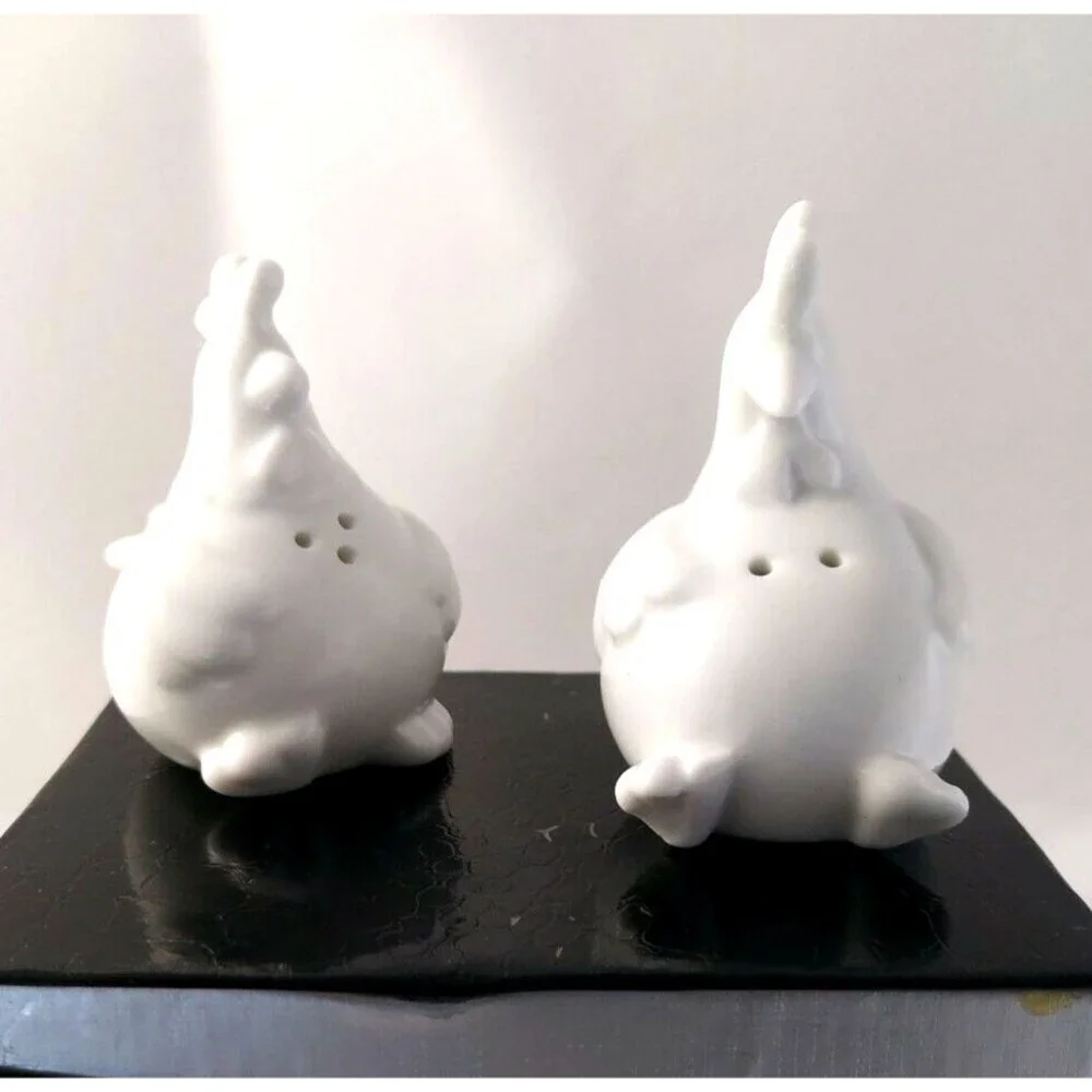 White Rooster Chicken Salt/Pepper Shakers small Country kitchen vtg